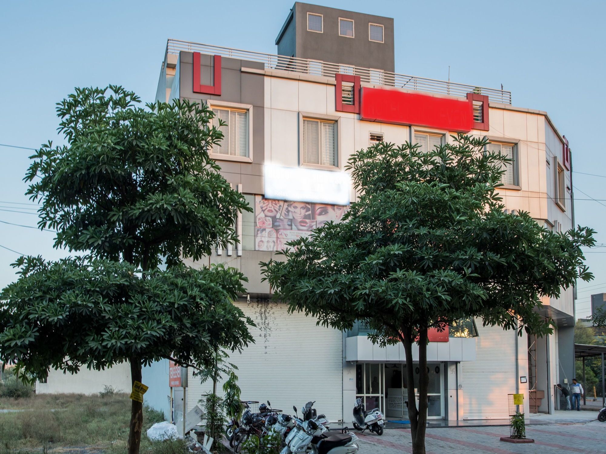 Fabhotel Prime Om Epic Vijay Nagar Indore Esterno foto